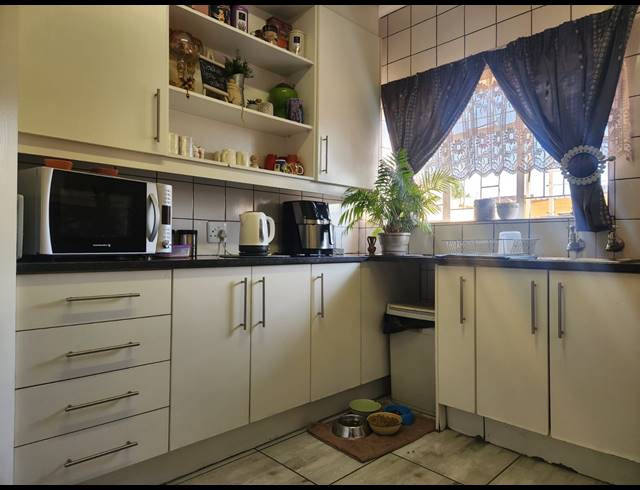 2 BEDROOM TOWNHOUSE FOR SALE IN THREE RIVERS